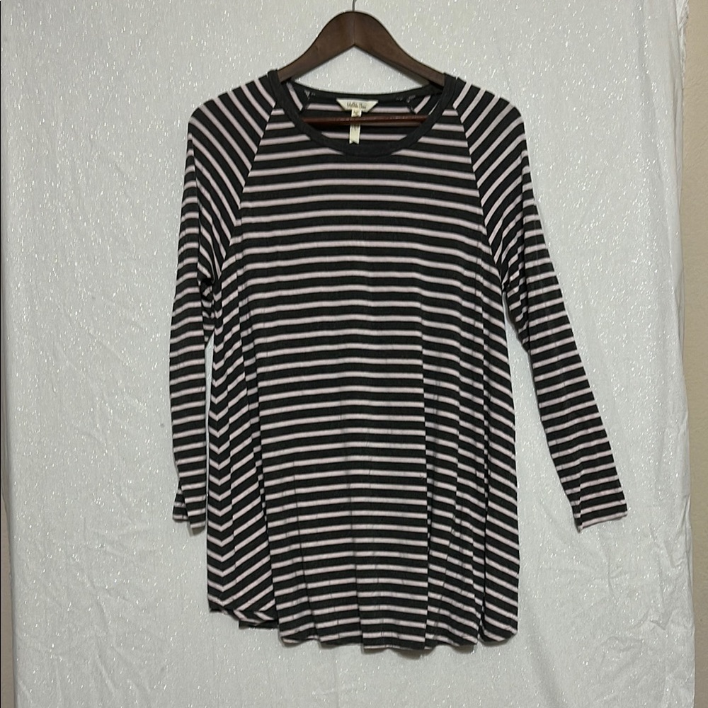 Matilda Jane Charcoal and Pink Relaxed 3/4 Sleeve Tunic. Size Medium